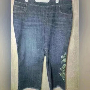 NWOT The  Pioneer Women capri jeans with green embroidered flowers. Size XXL.